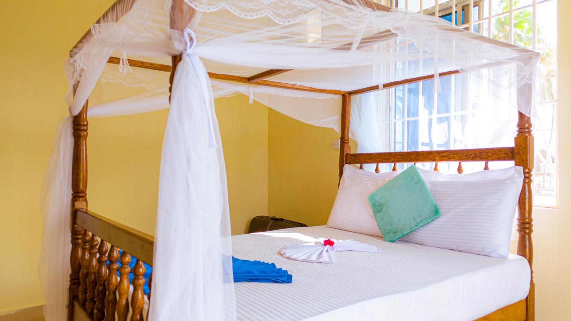 Sands Inn Hotel Pwani Mchangani Exterior foto
